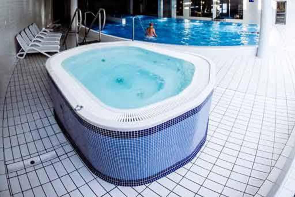 Premium Apartment For Old Town & Jewish Quarter - Balcony Plus Pool Onsite Красков Екстериор снимка